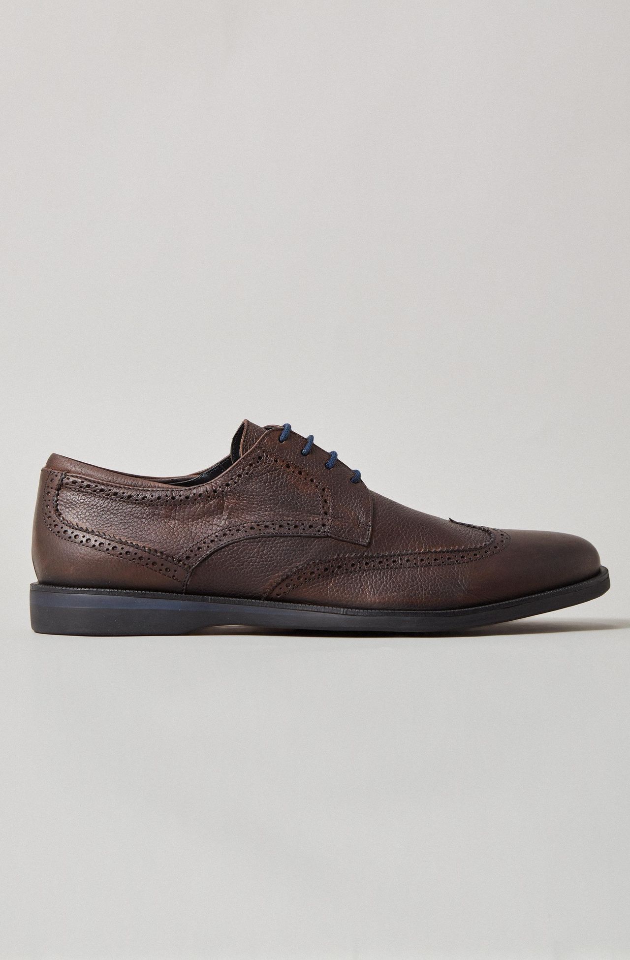 sapato casual brogue