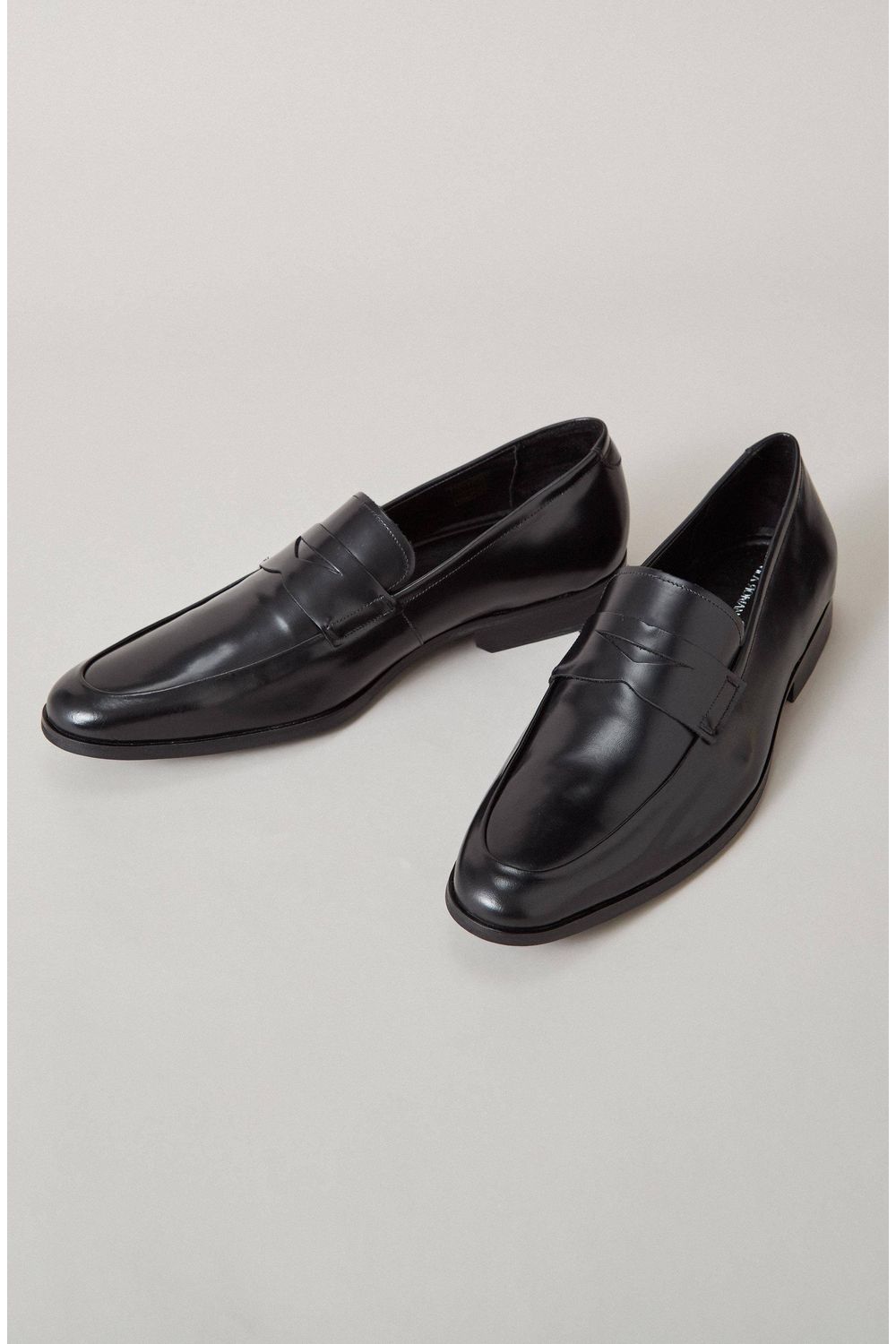 1192BFR00006_987_2-MOCASSIM-SOCIAL-EM-COURO-C--BICO-ARREDONDADO