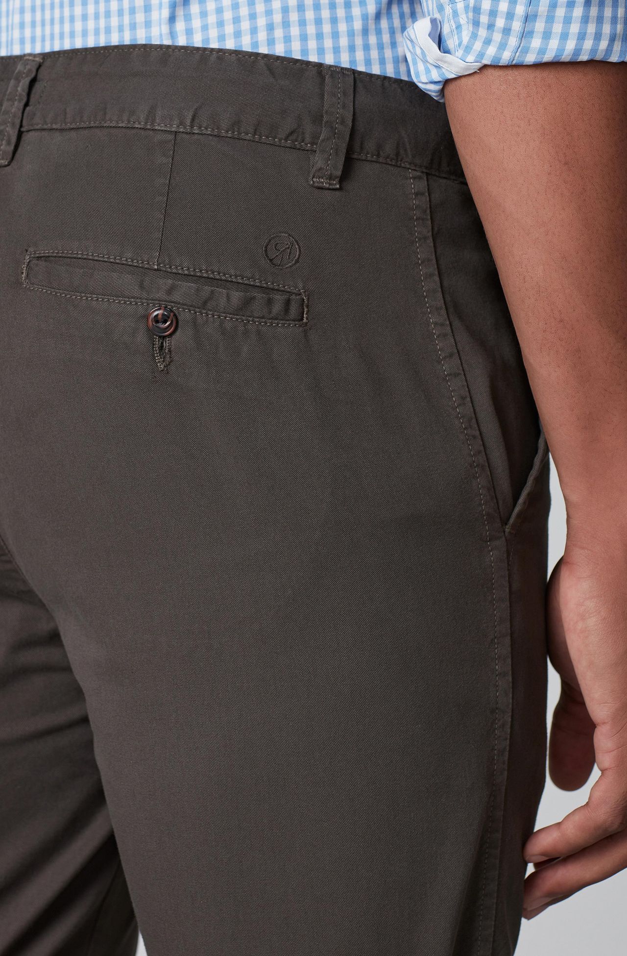 4042UCZ00008_980_4-CALCA-CHINO-SLIM-FIT-SARJA-ALGODAO