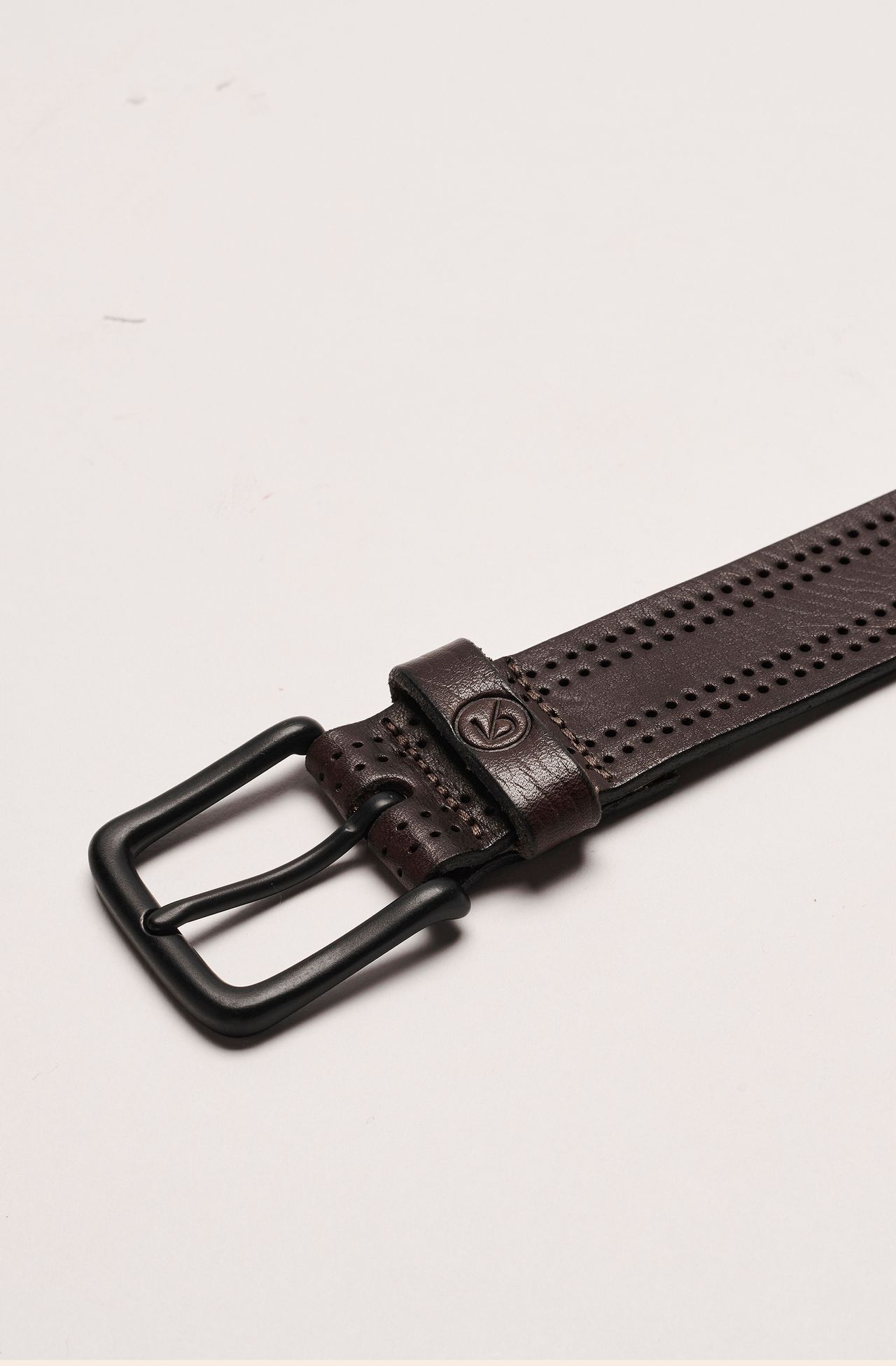 0489DAZ00021_795_2-CINTO-CASUAL-DETALHAE-PESPONTADO-EM-COURO-MARROM