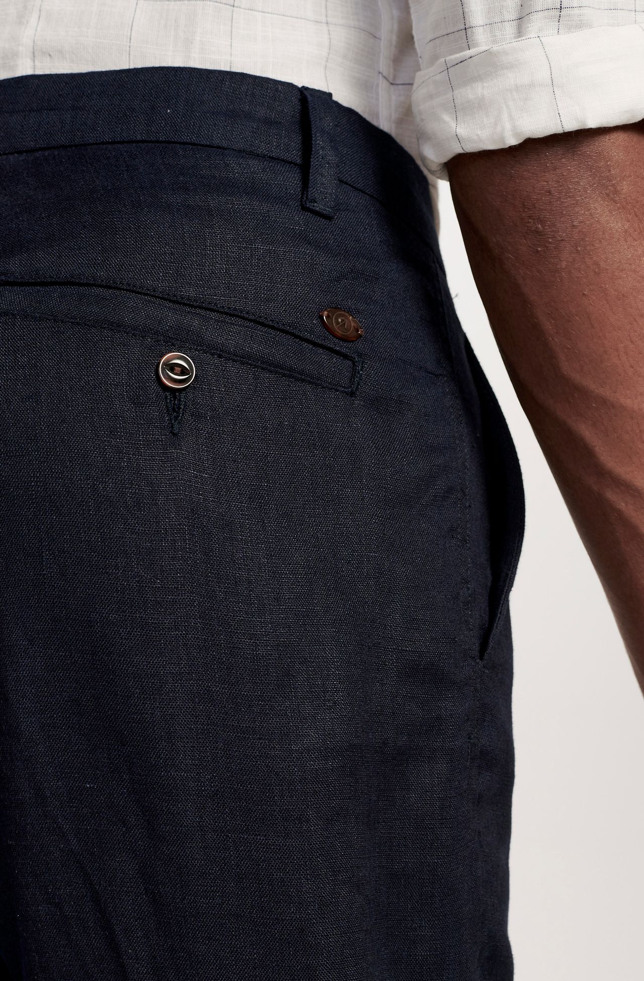 5042JCZ00032_590_3-BERMUDA-CHINO-LINHO-TINTURADA-SLIM-FIT-MARINHO