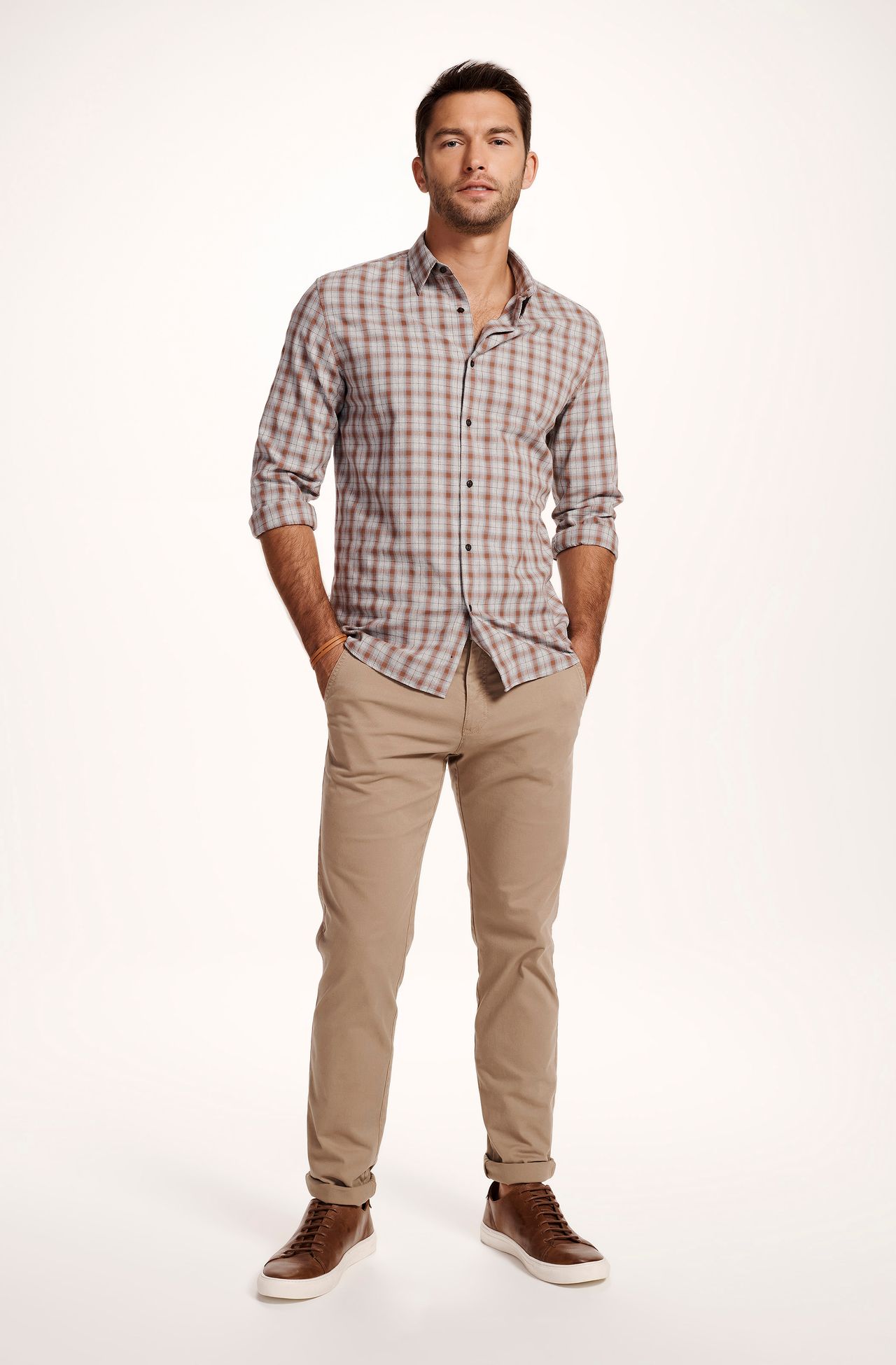 2504VCZ48756_740_1-CAMISA-CASUAL-EM-ALGODAO-XADREZ-KHAKI