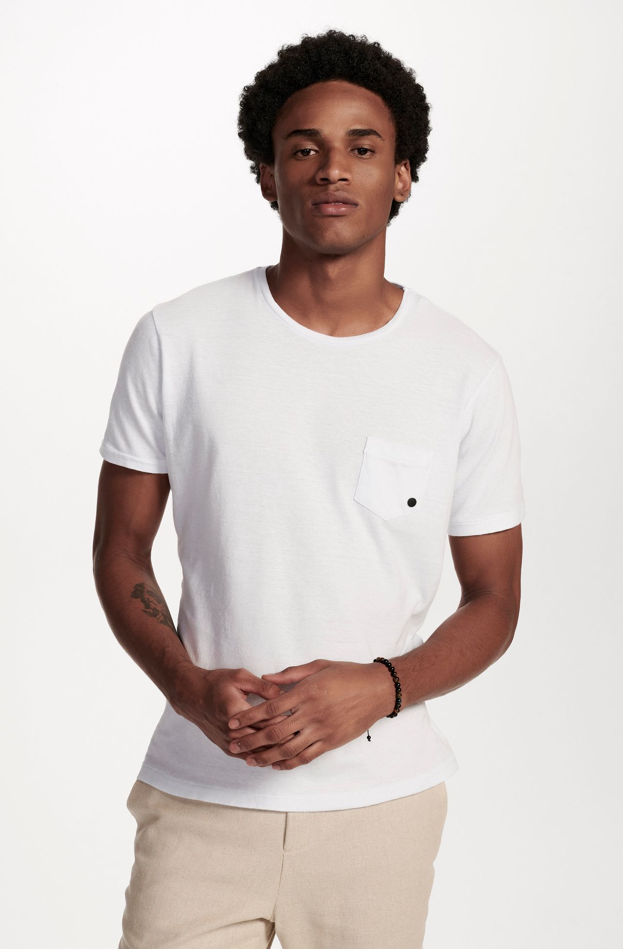 8350CCZ00073_900_2-T-SHIRT-MANGA-CURTA-BOLSO-BOTONE