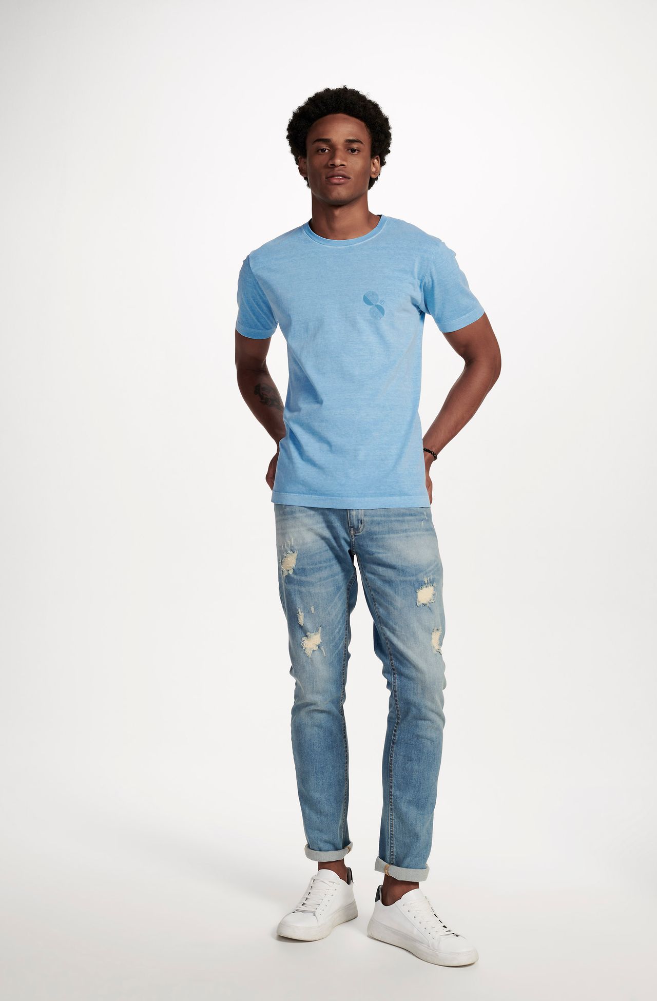 8353CCZ00203_565_1B-T-SHIRT-MANGA-CURTA-GRAFICA