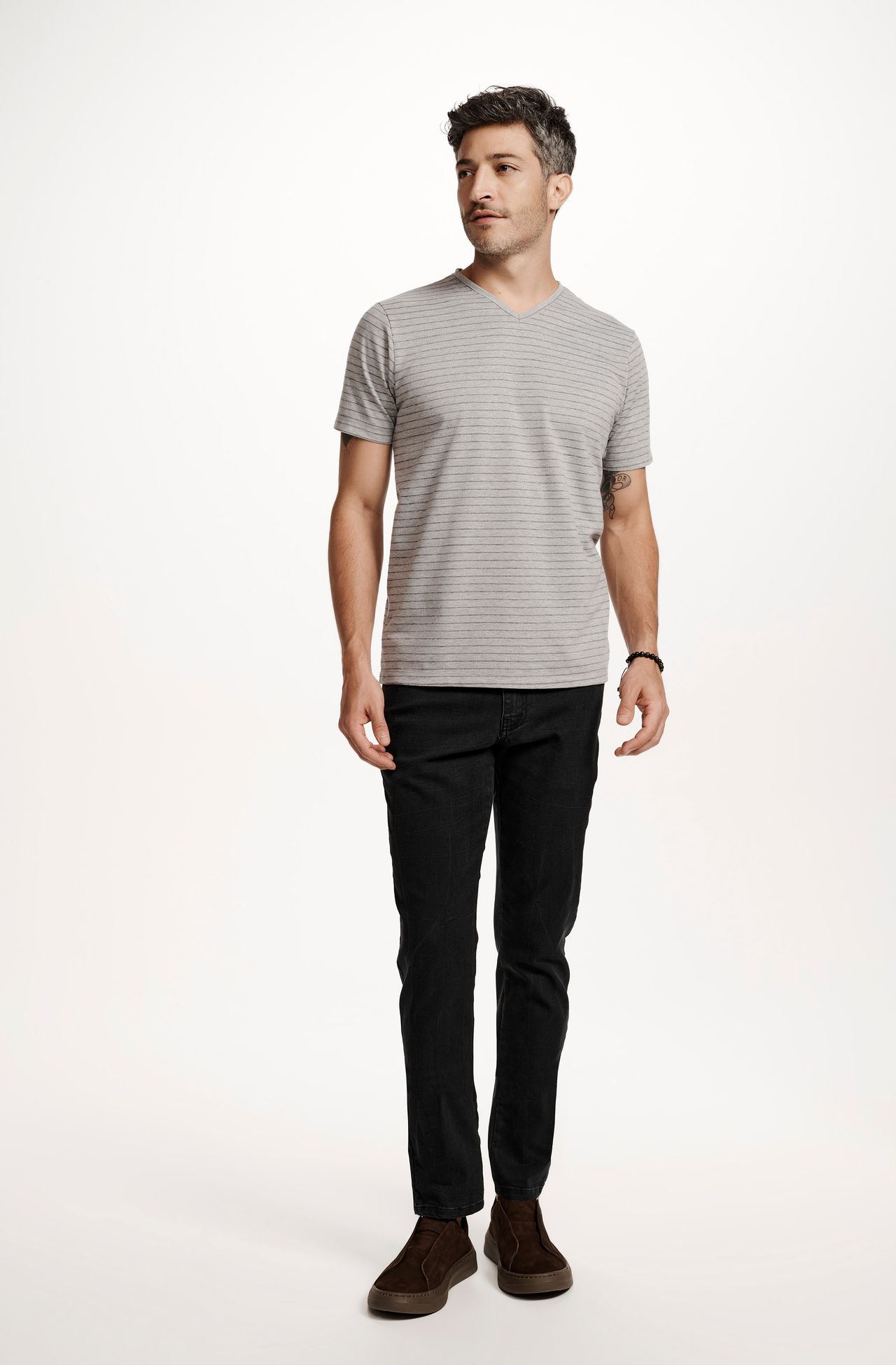 8353BCV00131_945_1-T-SHIRT-MANGA-CURTA-LISTRADA-GOLA-V-VISCOSE-VERDE