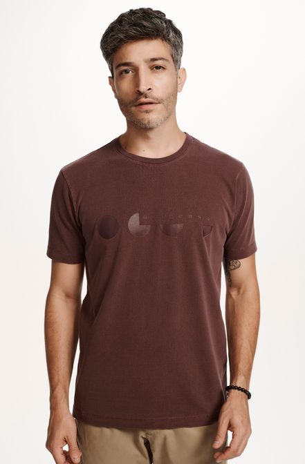 8353CCZ00227_385_2-T-SHIRT-MANGA-CURTA-STONE-ESTAMPADA-ORIGENS-GOLA-CARECA-VINHO