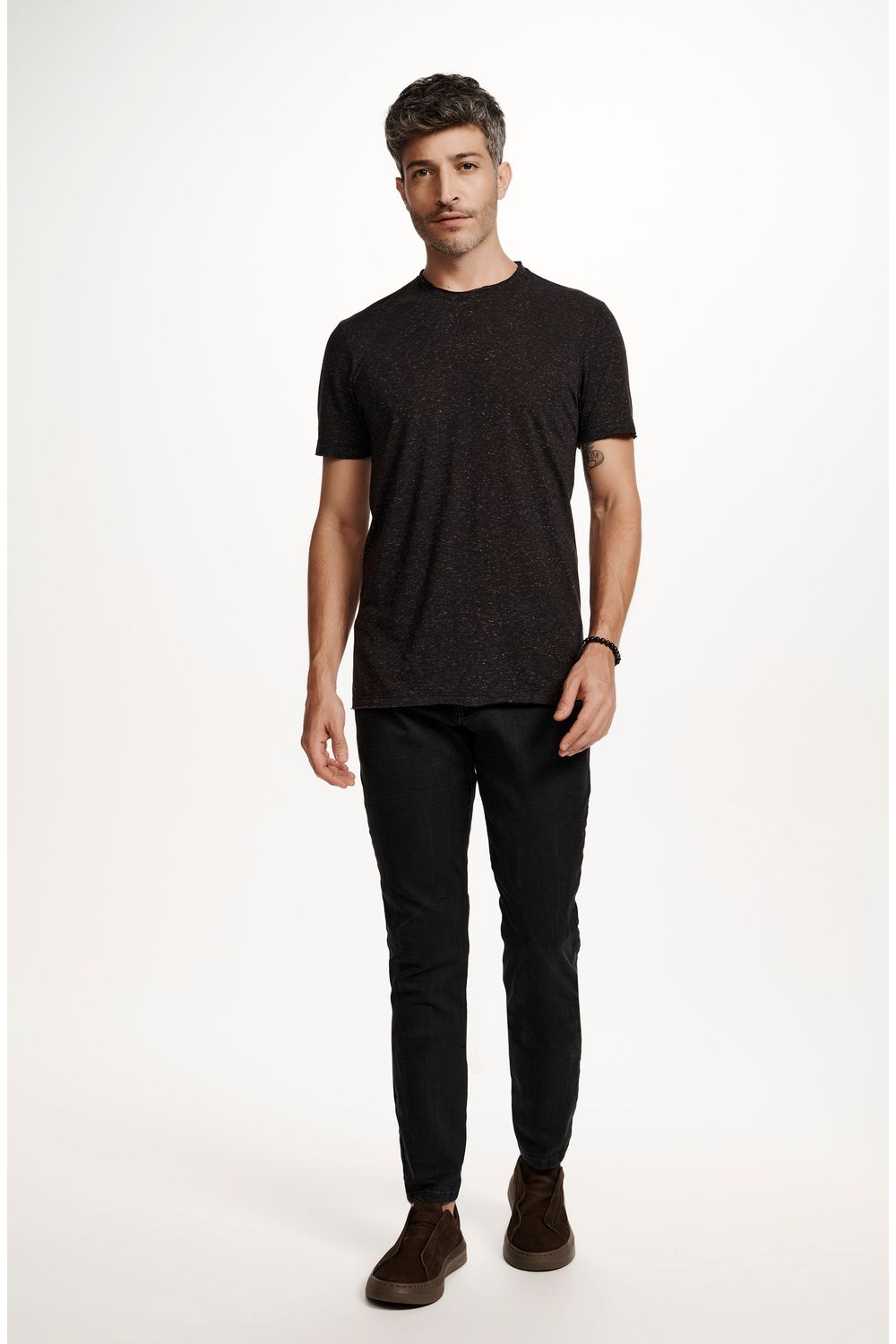 8350CCZ00098_987_1-T-SHIRT-MANGA-CURTA-LINHO-GOLA-CARECA-PRETA