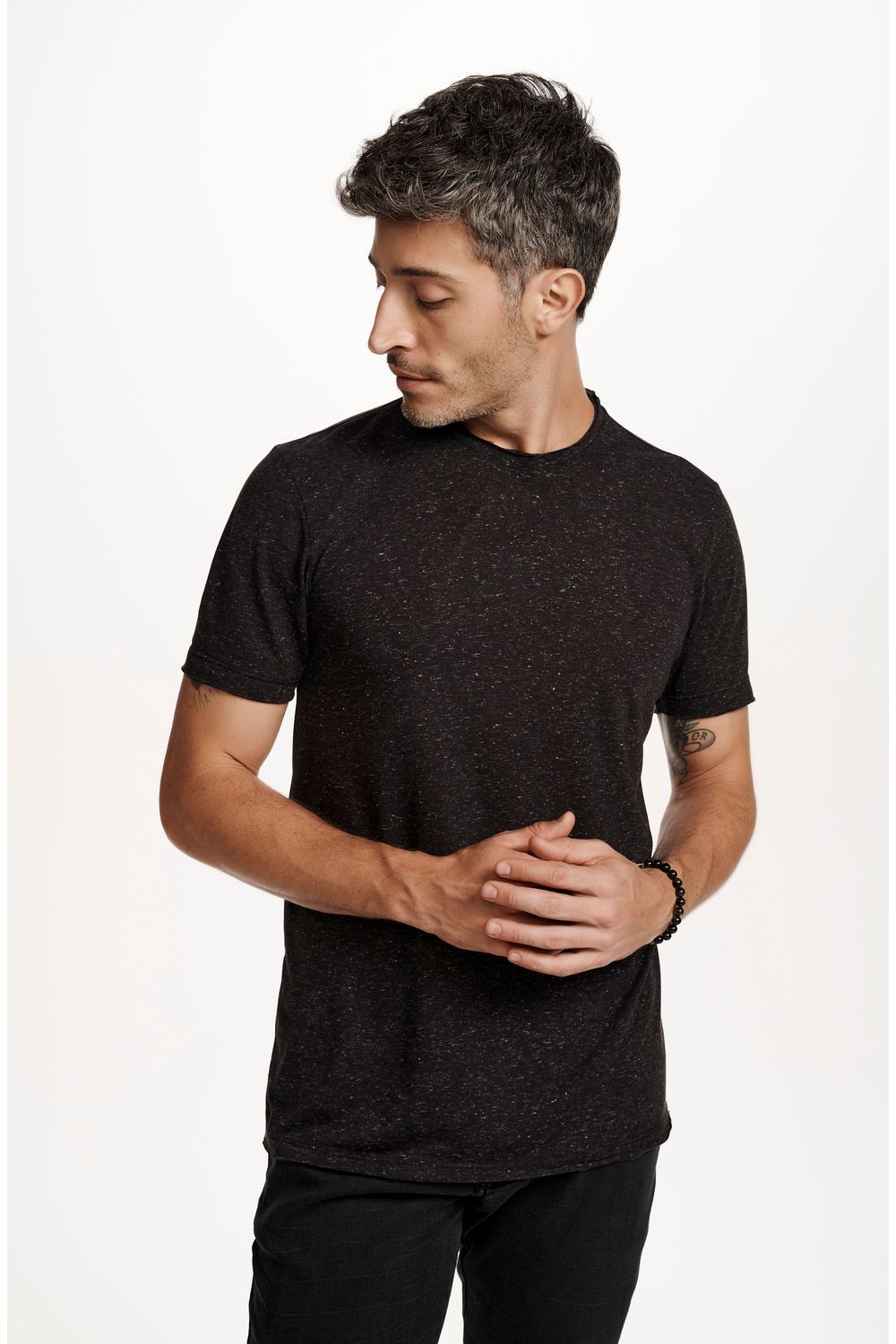8350CCZ00098_987_2-T-SHIRT-MANGA-CURTA-LINHO-GOLA-CARECA-PRETA