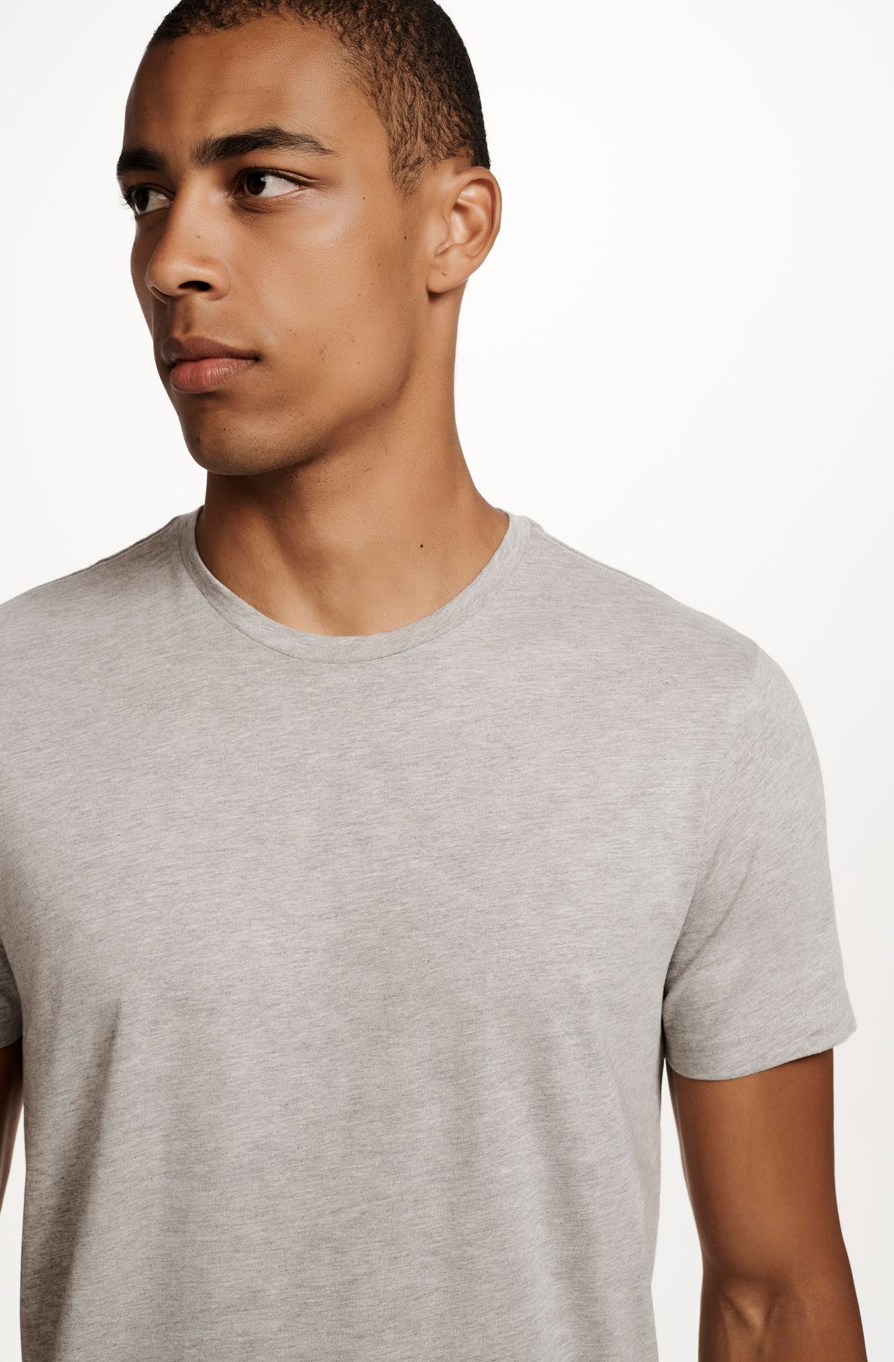 8350CCZ00084_945_4-T-SHIRT-MANGA-CURTA-LISA-GOLA-CARECA-FIO-PENTEADO-AZUL