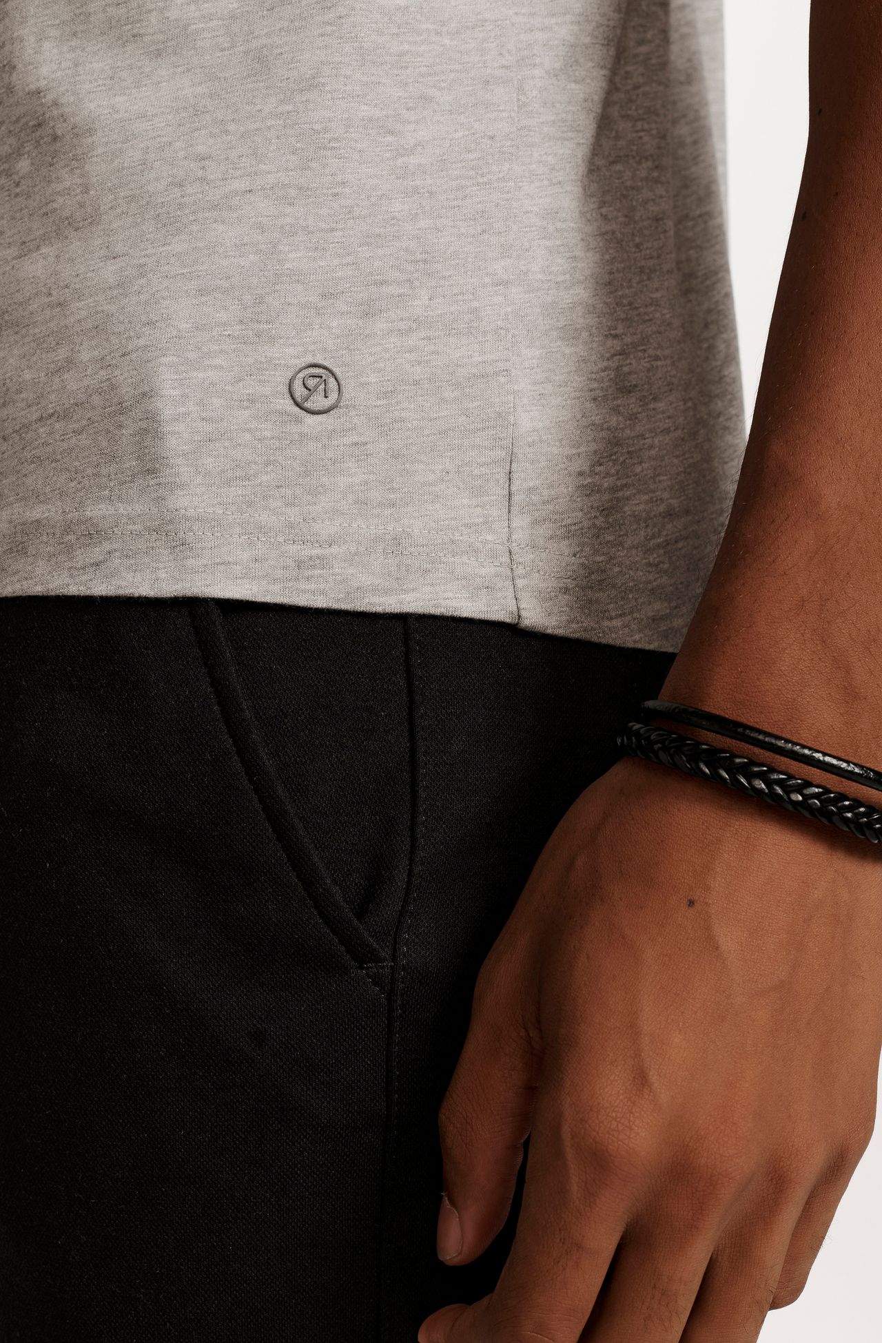 8350CCZ00084_945_5-T-SHIRT-MANGA-CURTA-LISA-GOLA-CARECA-FIO-PENTEADO-AZUL