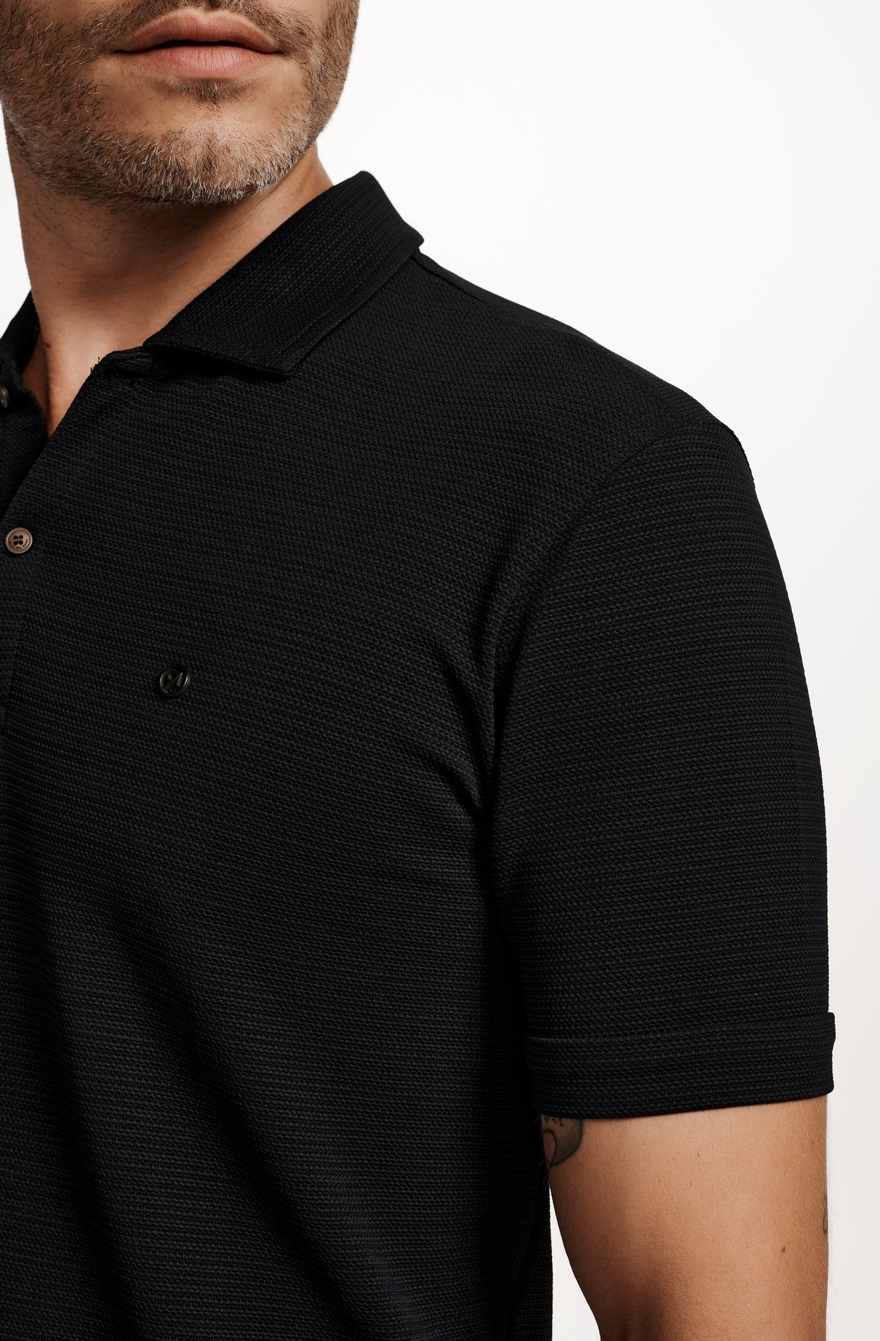 8320ICZ00243_987_5-POLO-ANTI-ODOR-COM-PROTECAO-UV-MANGA-CURTA-PRETA