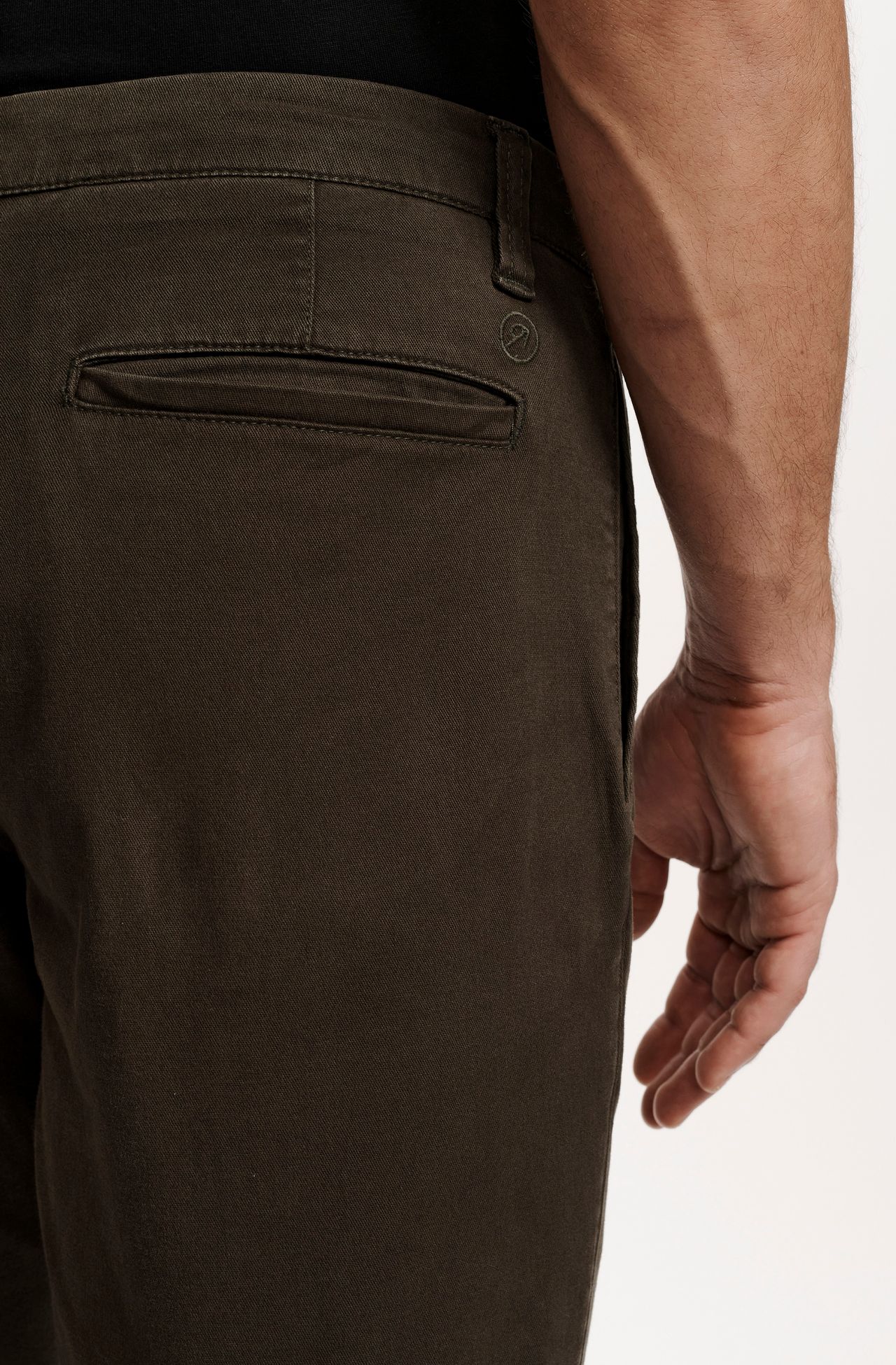 4042UCZ00097_685_3-CALCA-CHINO