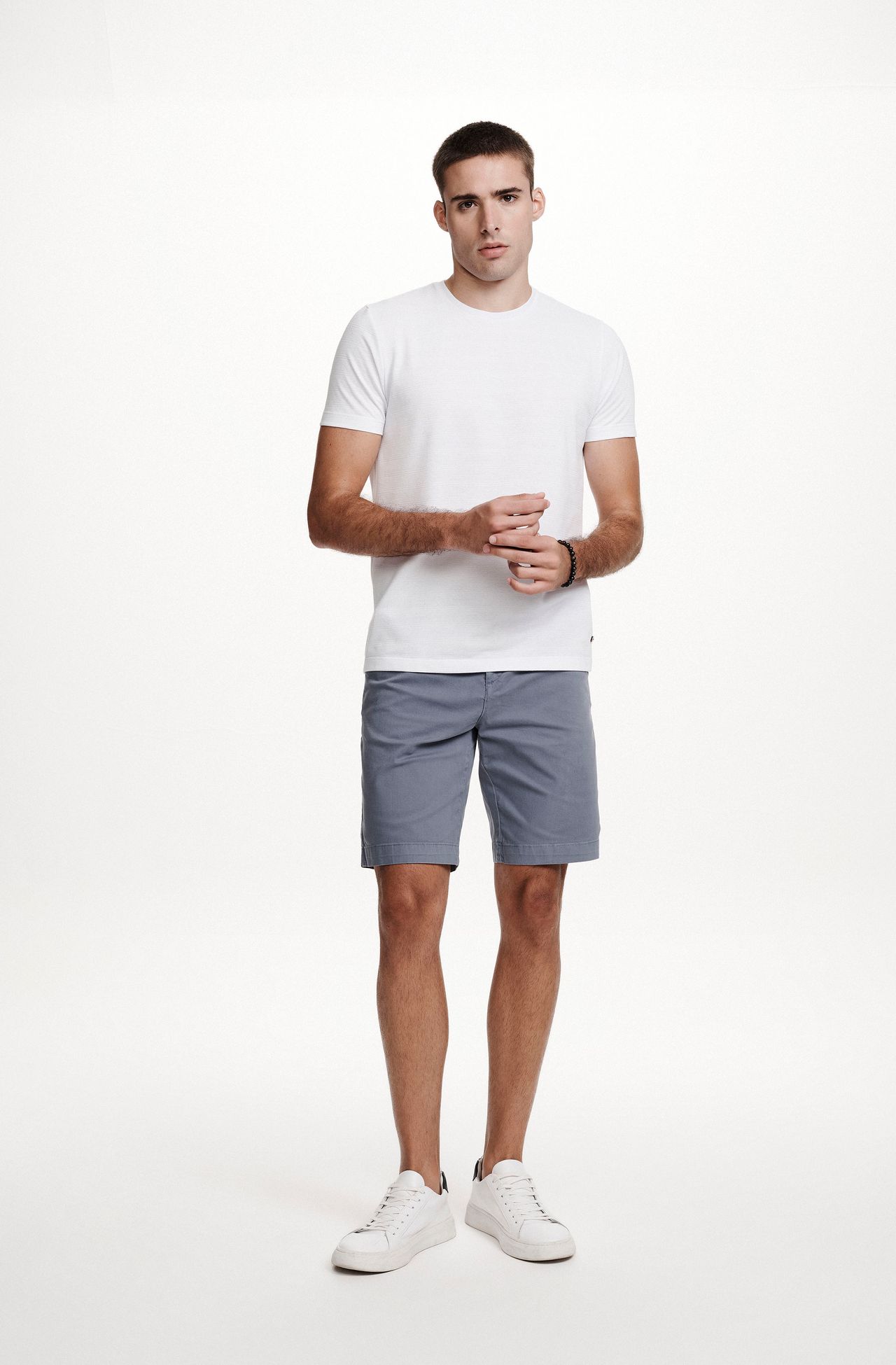 8350CCZ00109_900_1-T-SHIRT-MANGA-CURTA-GOLA-CARECA-COM-PALA-BRANCA