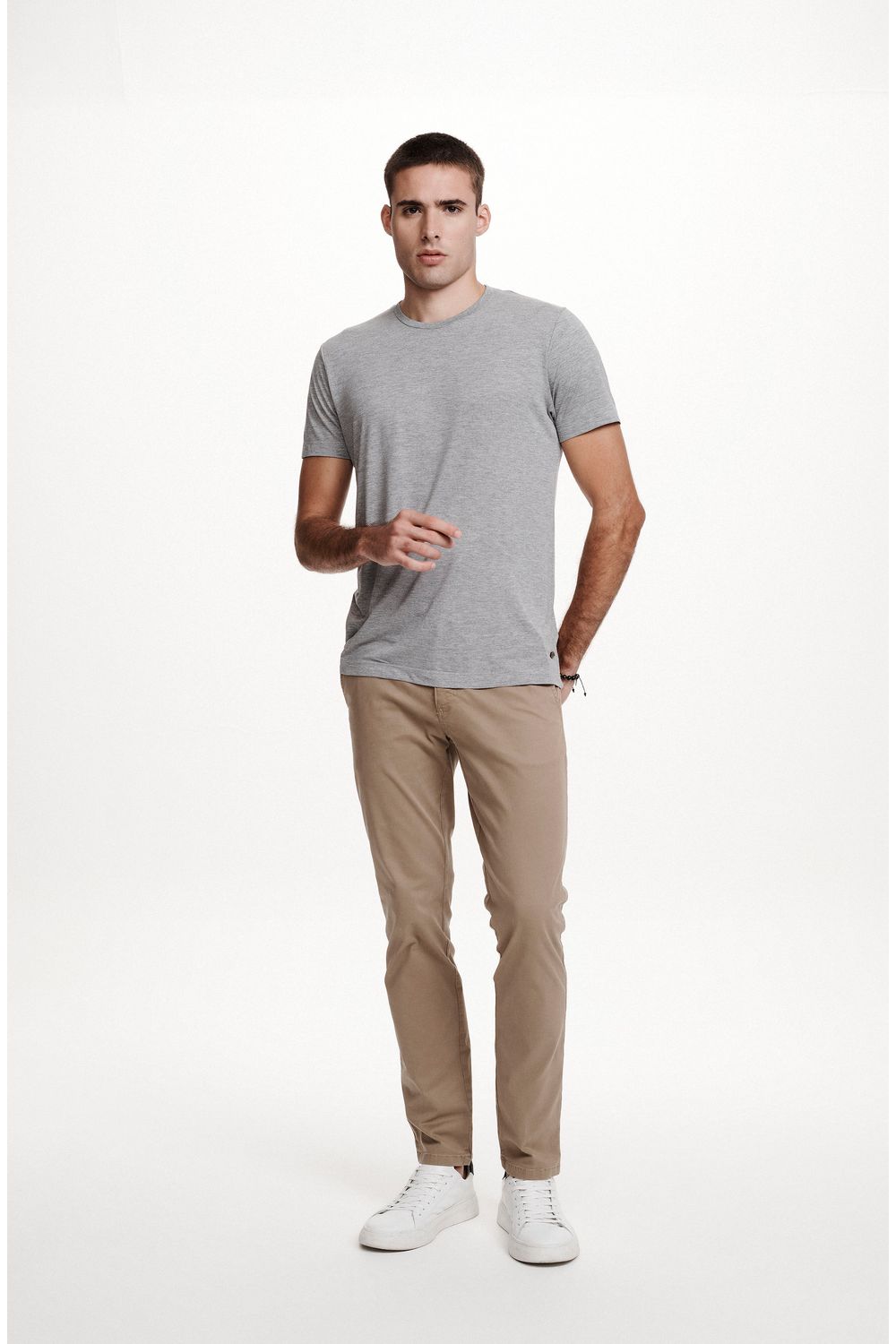 8350CCZ00120_935_1-T-SHIRT-MANGA-CURTA-LISA-DE-VISCOSE-AZUL