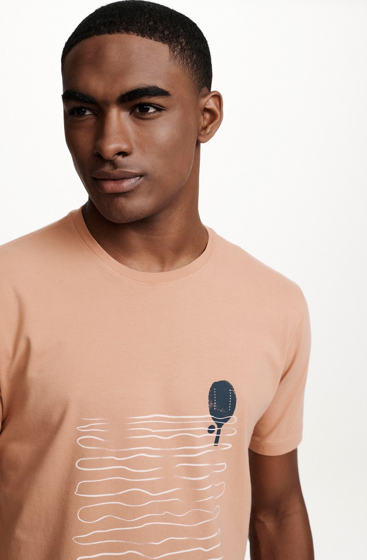 8353CCZ00242_040_4-T-SHIRT-MANGA-CURTA-ESTAMPA-BEACH-TENNIS-DE-ALGODAO-BEGE