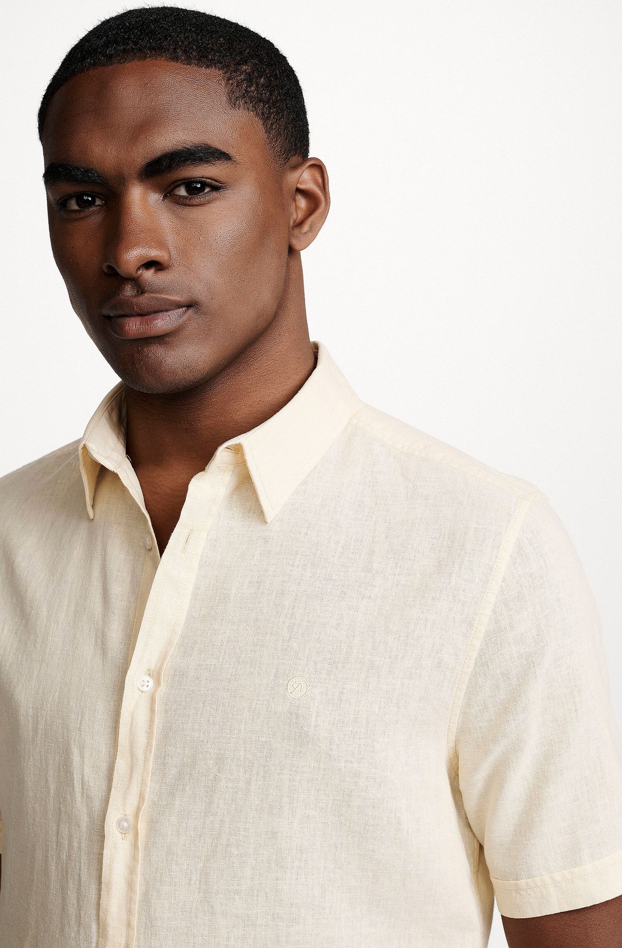 2401VCZ25162_135_4-CAMISA-MANGA-CURTA-CASUAL-AMARELA-EM-LINHO