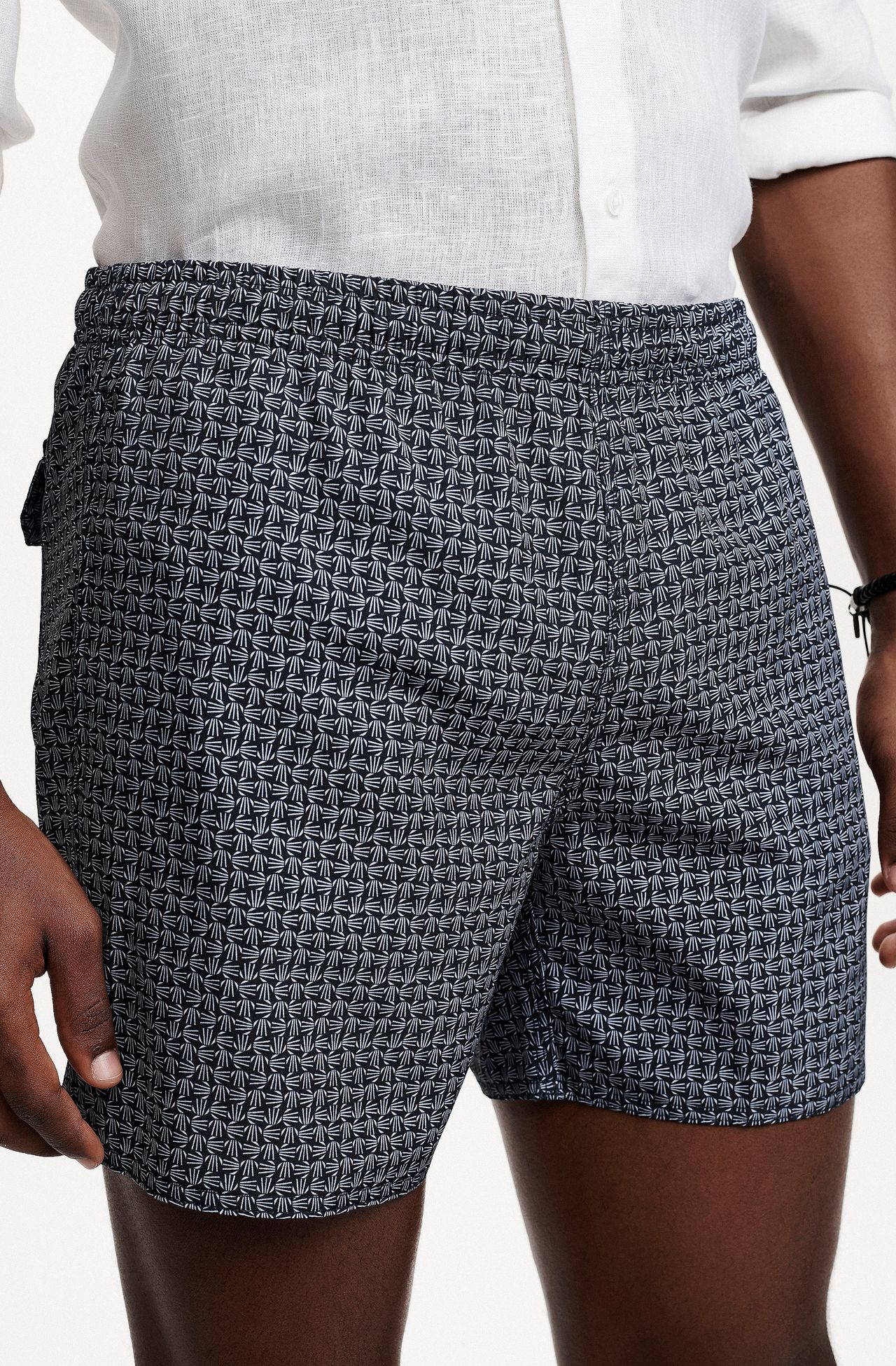 1633BCZ00021_590_4-SHORTS-MICROFIBRA-ESTAMPA-GEOMETRICA-MARINHO