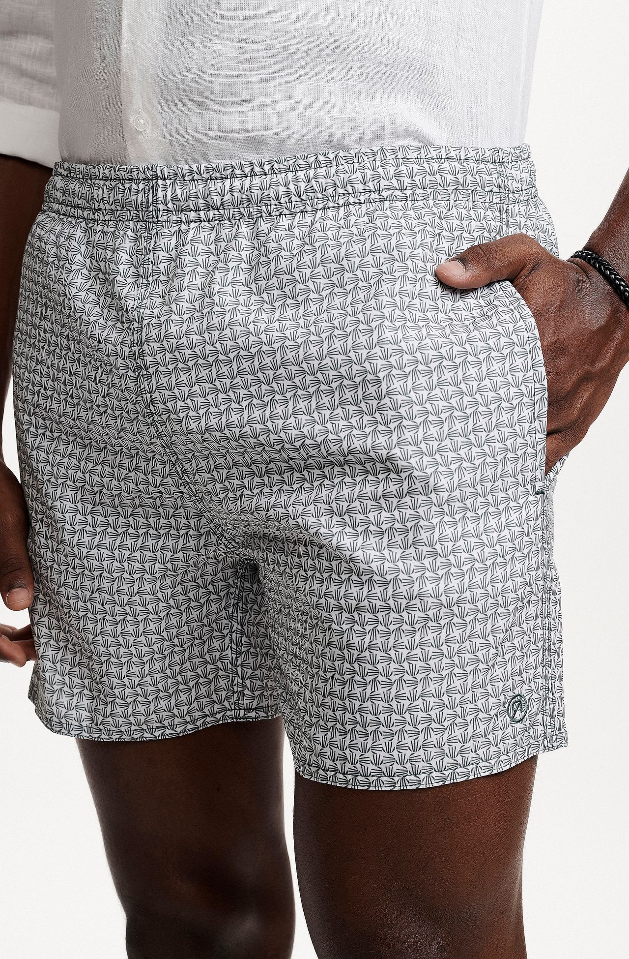 1633BCZ00021_685_4-SHORTS-MICROFIBRA-ESTAMPA-GEOMETRICA-MARINHO