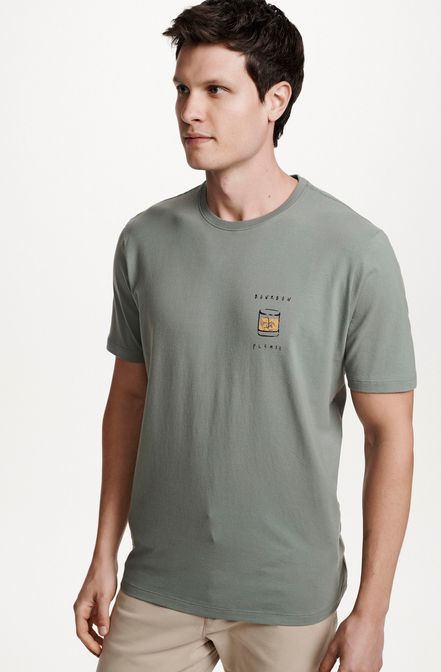 8353CCZ00238_685_2-T-SHIRT-MANGA-CURTA-ESTAMPA-WHISKY-VERDE
