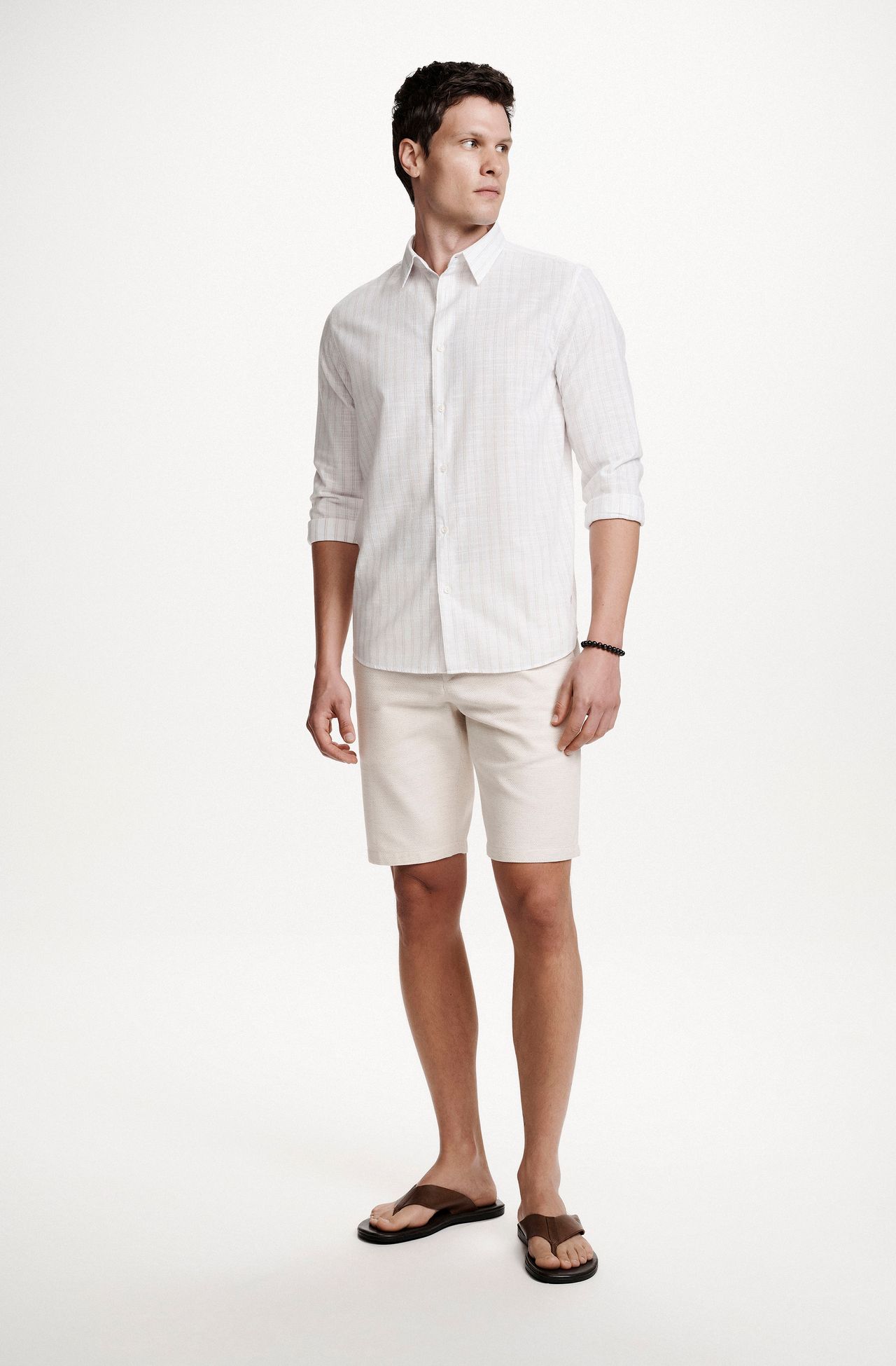 2502VCZ49084_420_1-CAMISA-CASUAL-LISTRADA-KHAKI-E-BRANCA