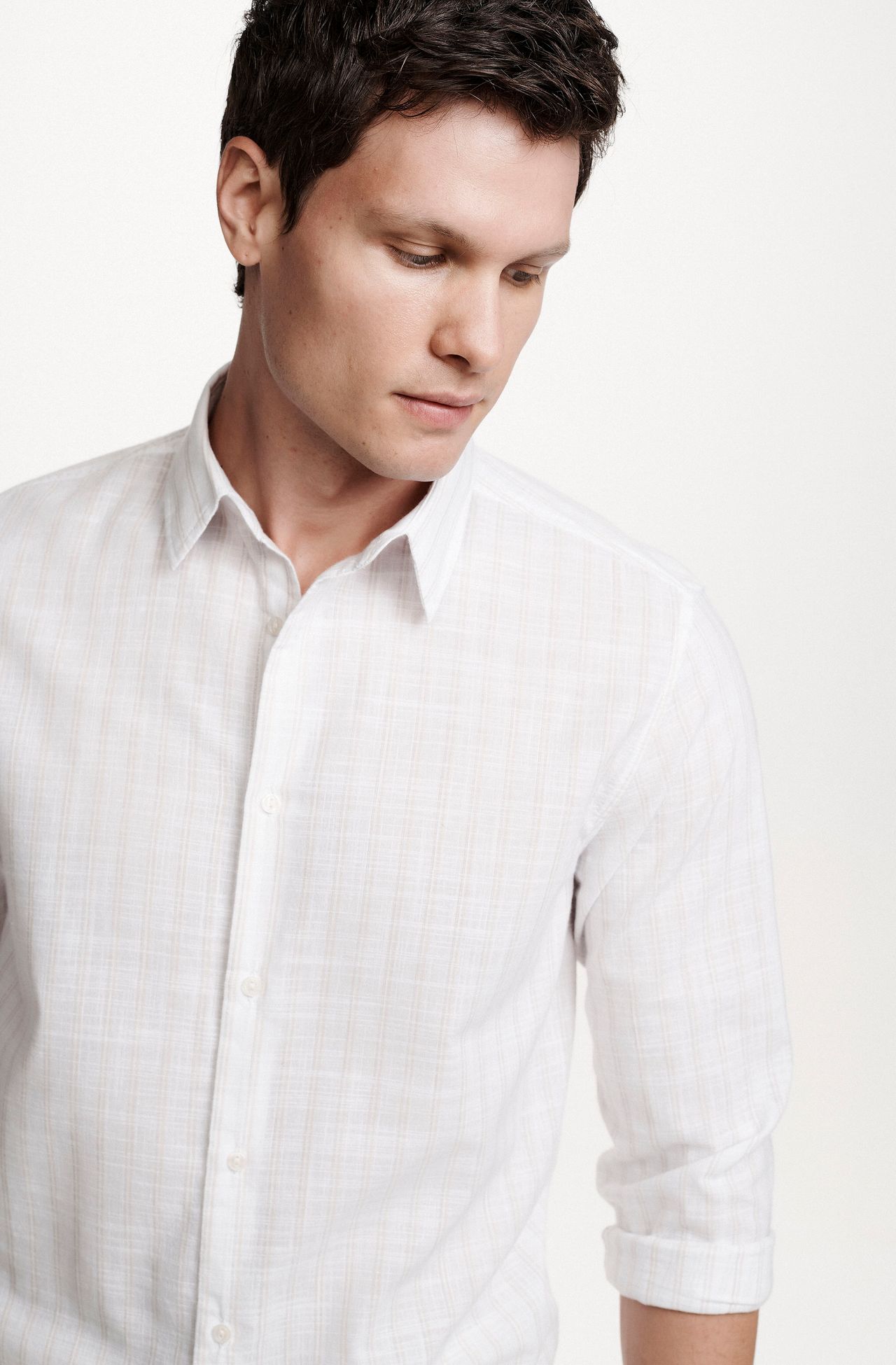 2502VCZ49084_420_4-CAMISA-CASUAL-LISTRADA-KHAKI-E-BRANCA