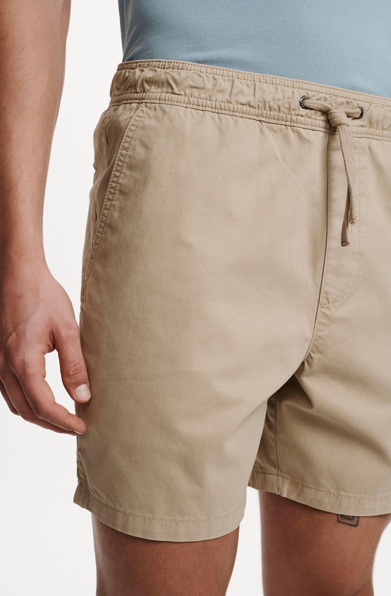 5041UCZ00010_720_4-BERMUDA-RELAXED-SARJA-TINTURADA