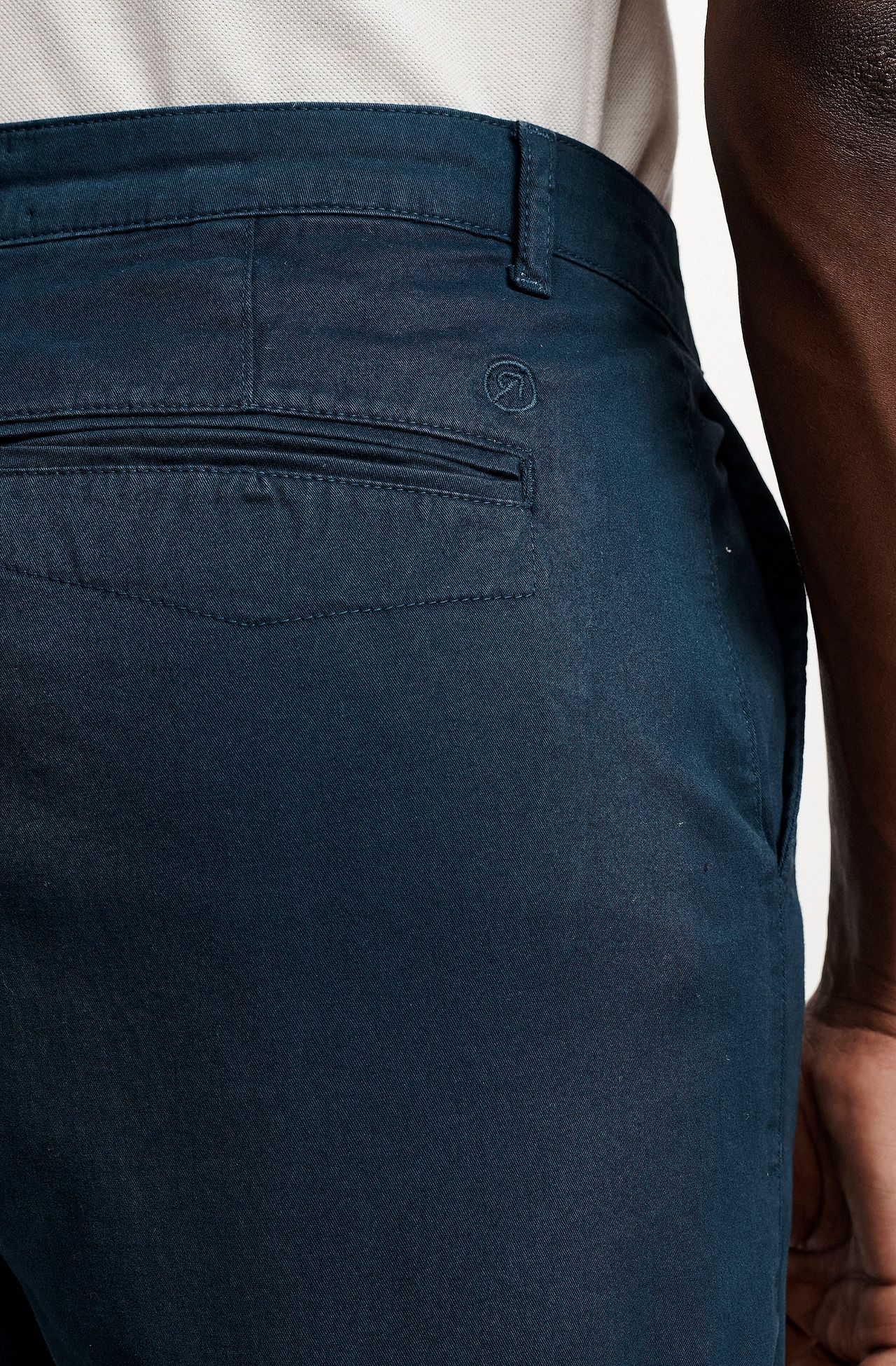 4042UCZ00099_585_4-CALCA-CHINO-SARJA-STRETCH