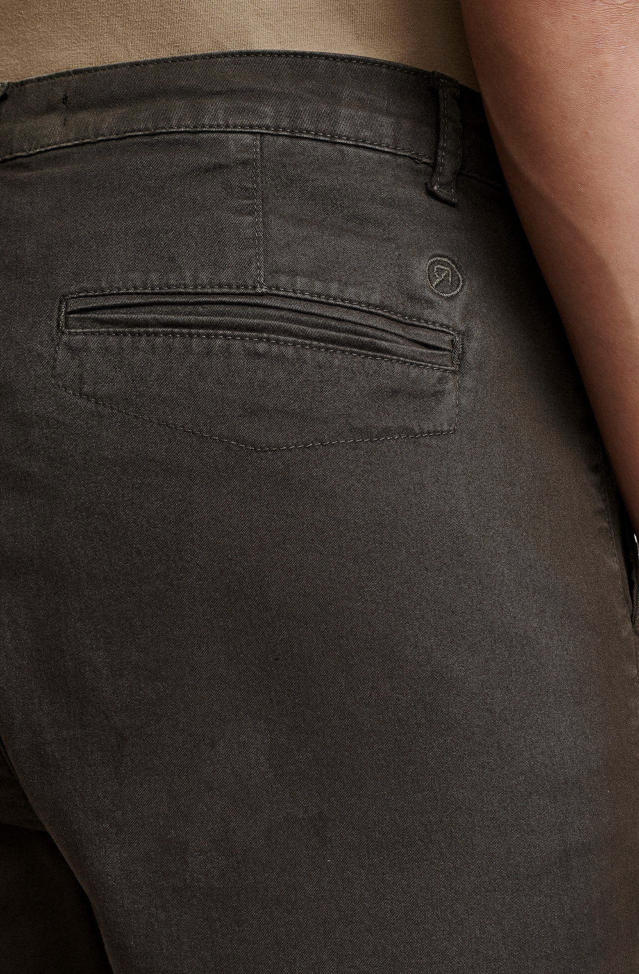 4042UCZ00099_695_4-CALCA-CHINO-SARJA-STRETCH
