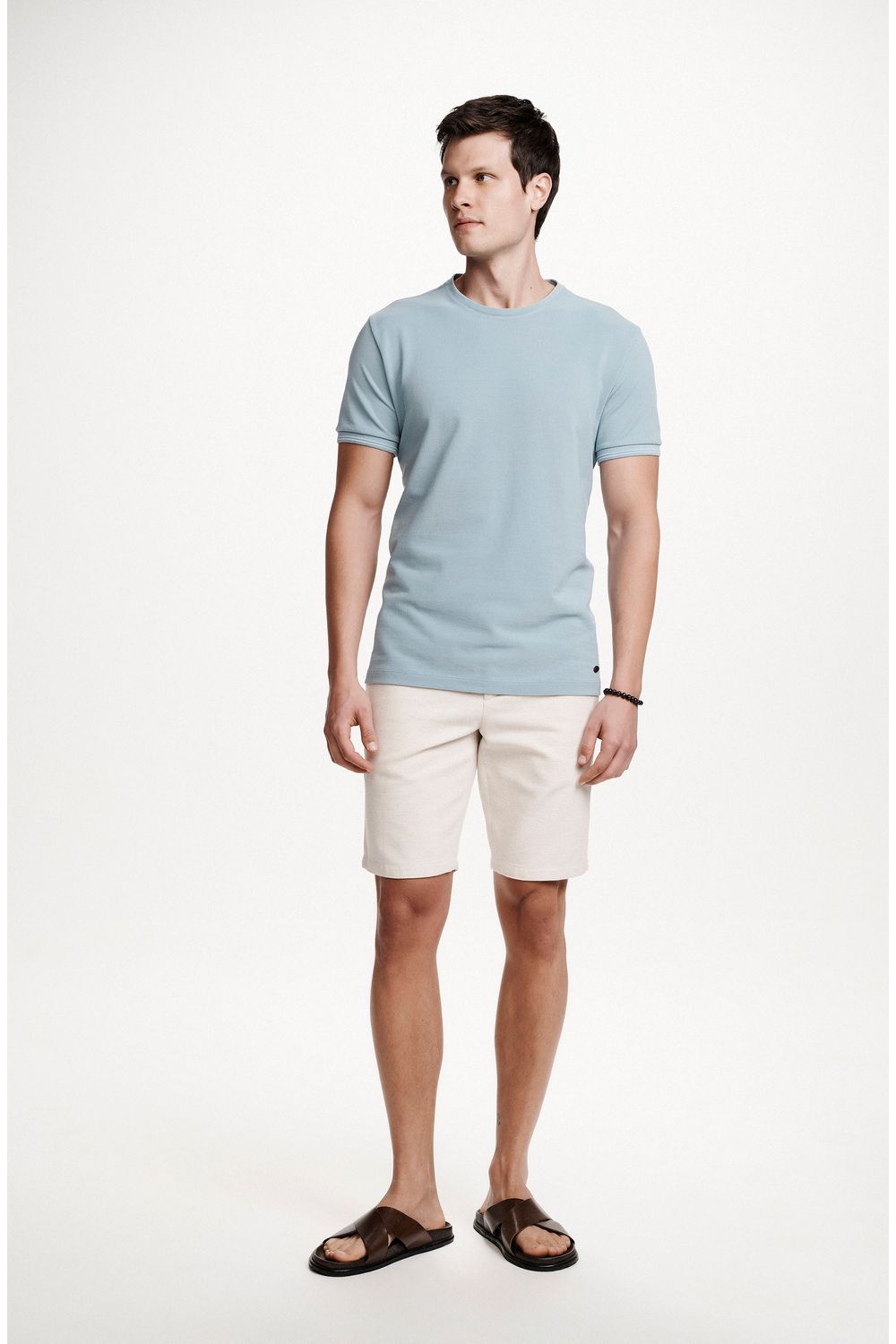 5042JCZ00045_425_1-BERMUDA-CHINO-TEXTURIZADA-BEGE-DE-ALGODAO-COM-LINHO