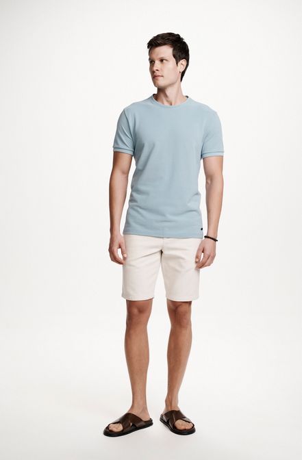 5042JCZ00045_425_1-BERMUDA-CHINO-TEXTURIZADA-BEGE-DE-ALGODAO-COM-LINHO