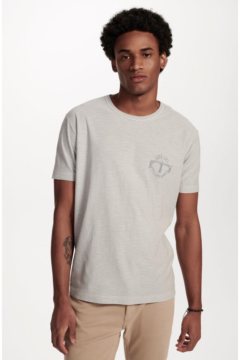 8353CCZ00205_945_2-T-SHIRT-MANGA-CURTA-GRAB-LIFE