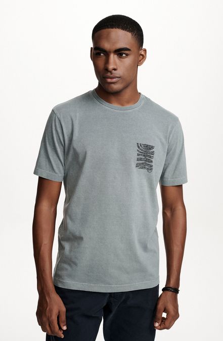 8353CCZ00250_685_2-T-SHIRT-MANGA-CURTA-ESTAMPA-FOLHA-GRAFICA-DE-ALGODAO-AZUL