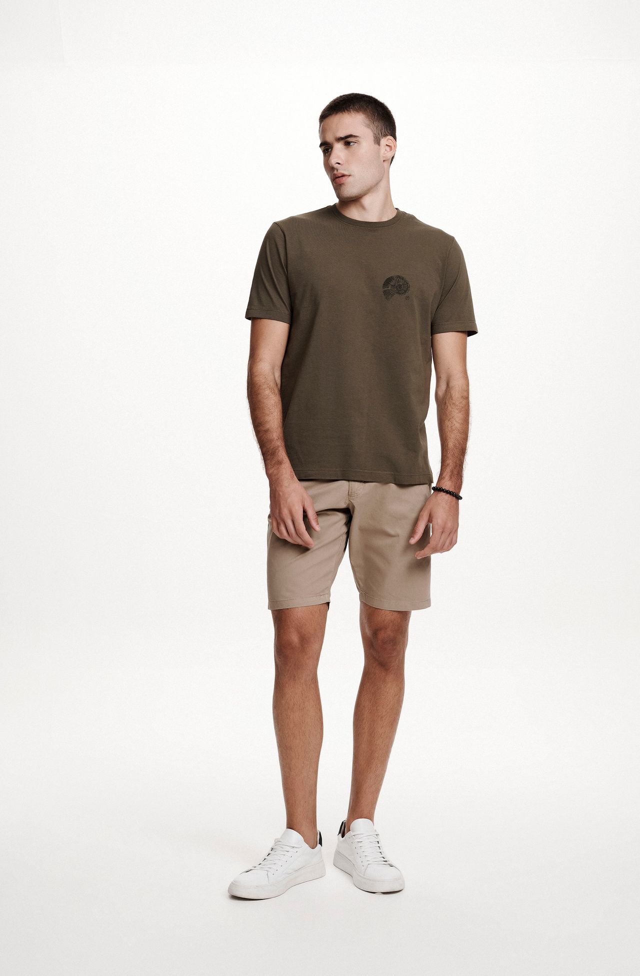 8353CCZ00251_690_3-T-SHIRT-MANGA-CURTA-ESTAMPA-CONCHA-DE-ALGODAO-AMARELO