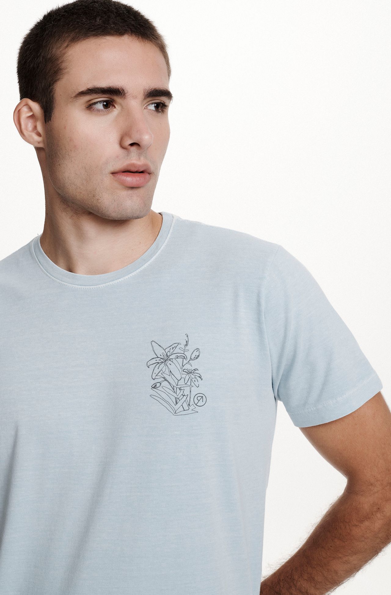 8353CCZ00244_545_4-T-SHIRT-MANGA-CURTA--ESTAMPA--LIRIO-DE-ALGODAO-VERDE