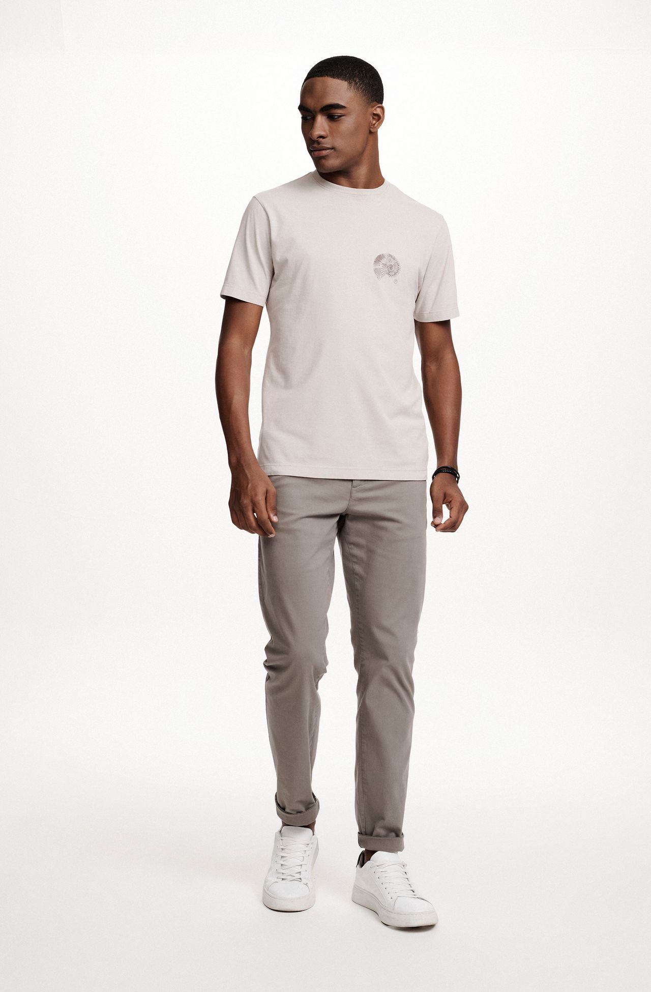 8353CCZ00251_710_3-T-SHIRT-MANGA-CURTA-ESTAMPA-CONCHA-DE-ALGODAO-AMARELO