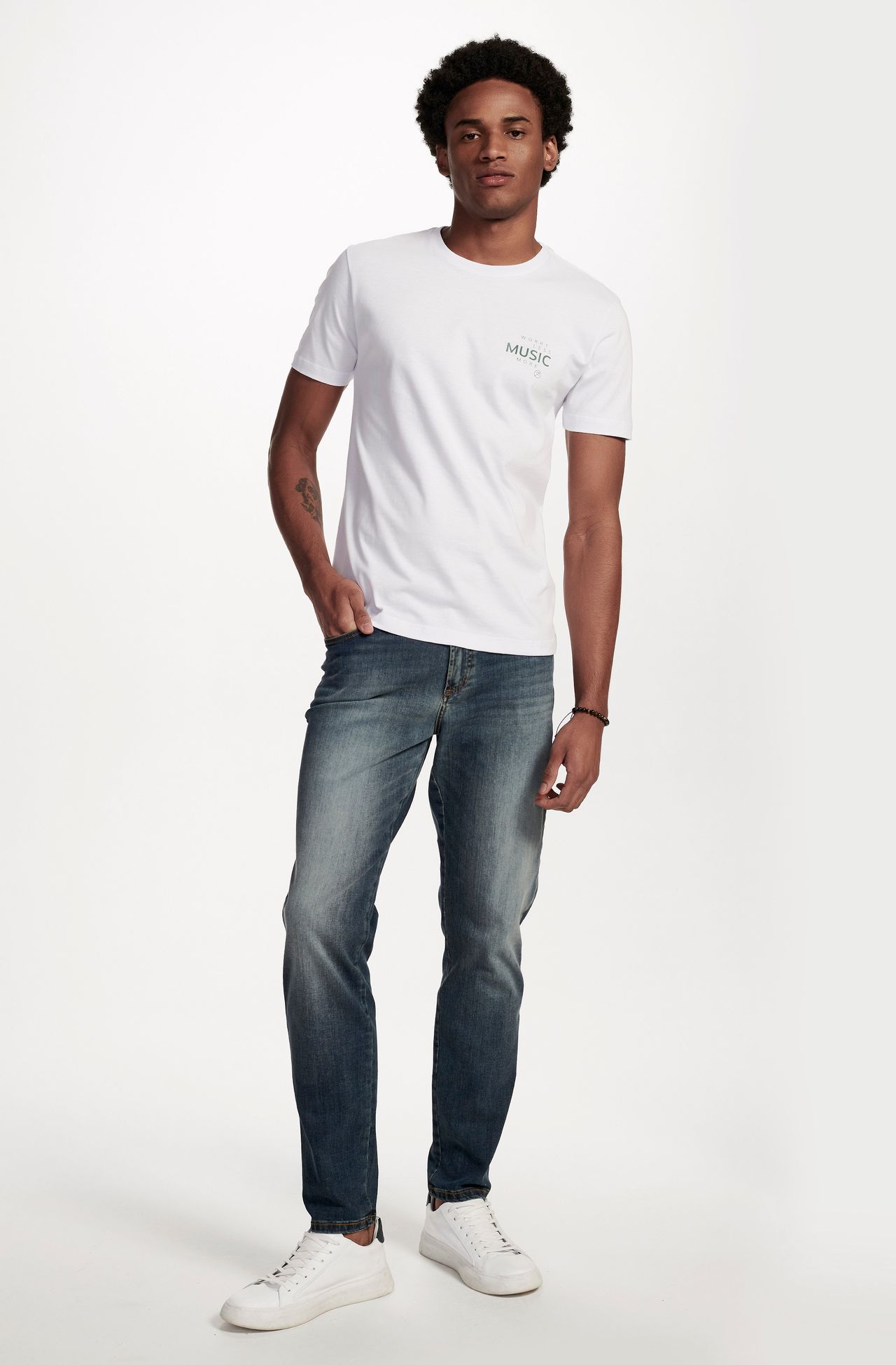 8353CCZ00211_900_3-T-SHIRT-MANGA-CURTA-GRAFICA-MUSIC