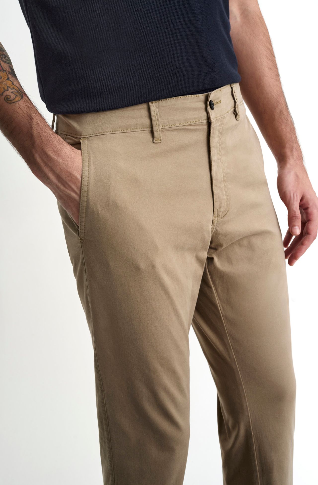 4042UCC02077_730_4-CALCA-CHINO