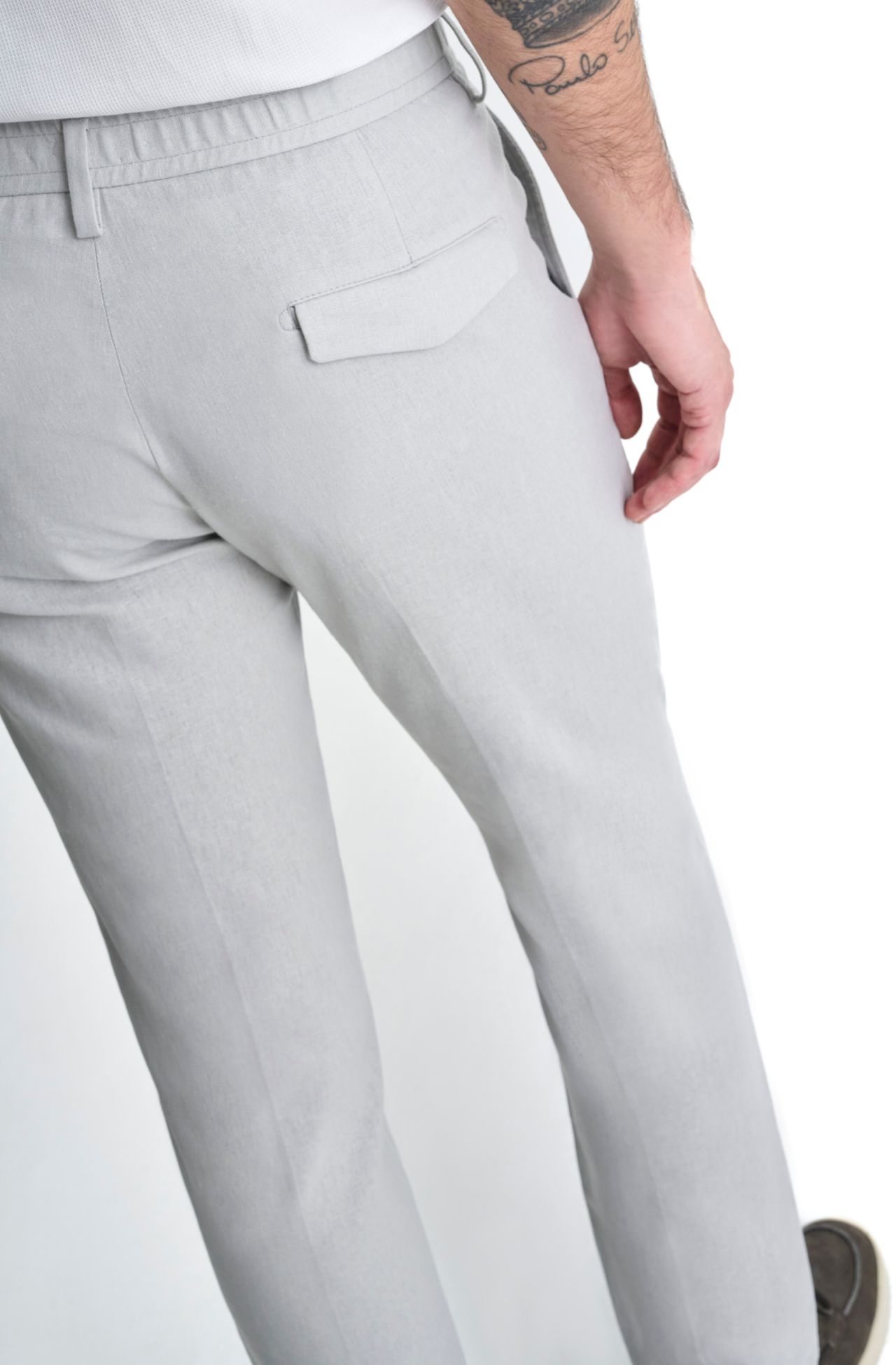 4041LLC00004_910_4-CALCA-RELAXED