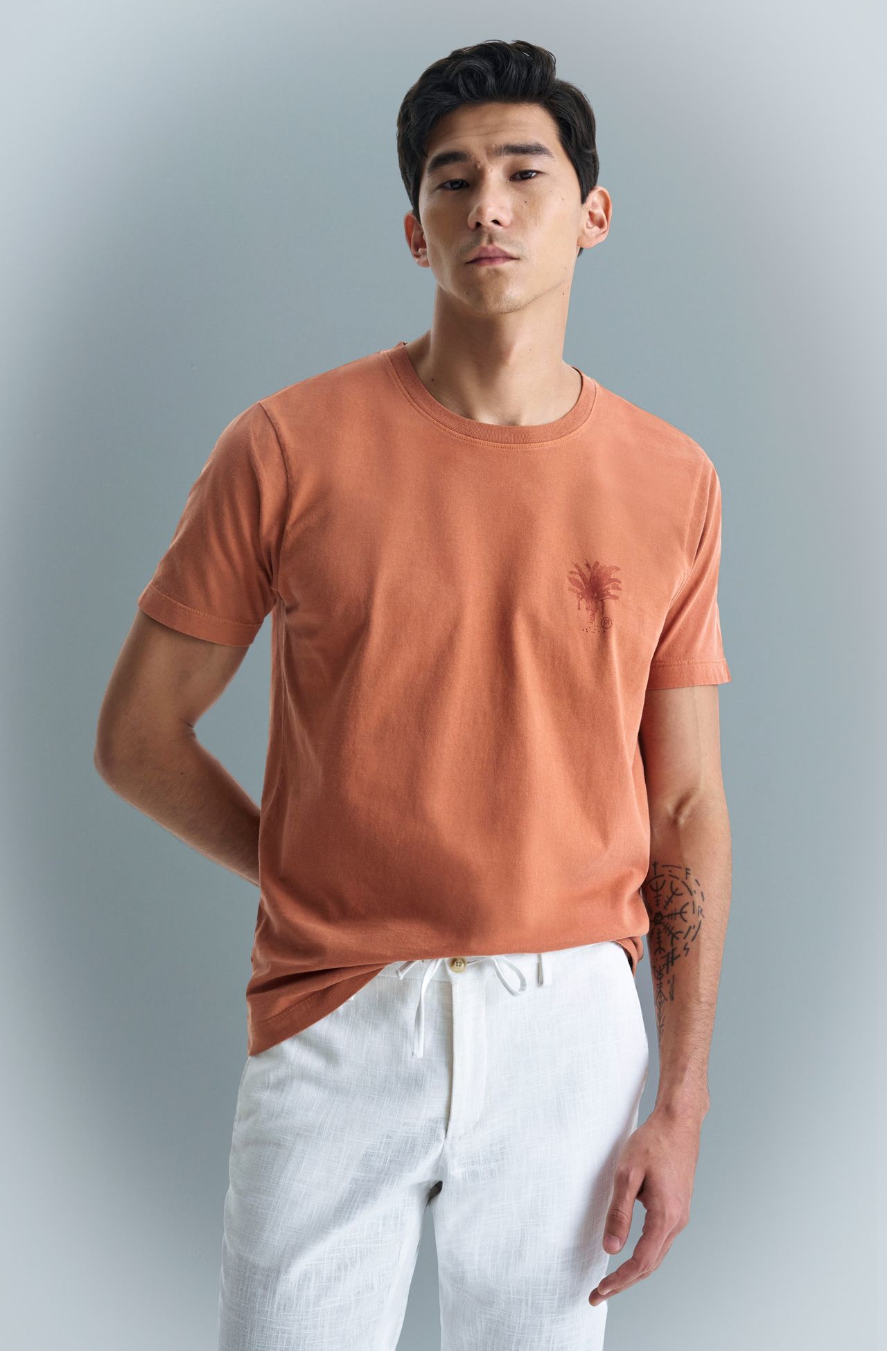 8353CCZ00301_040_2-TSHIRT-MANGA-CURTA