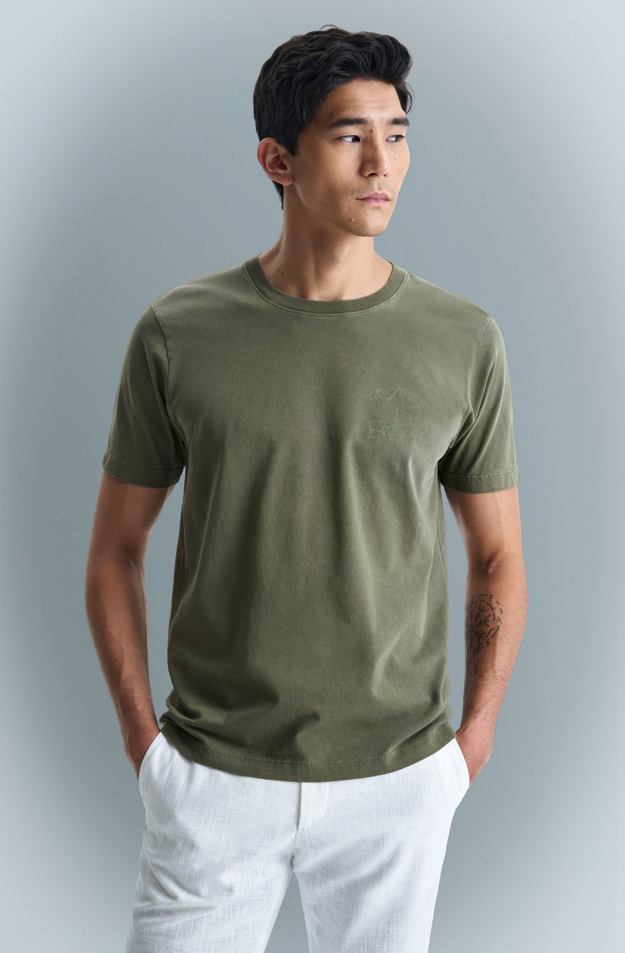 8353CCZ00299_670_2-TSHIRT-MANGA-CURTA